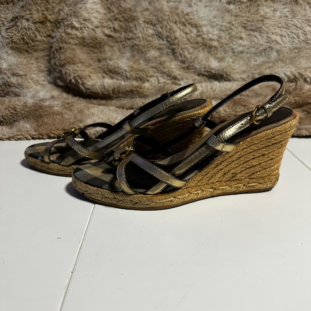 BURBERRY Size 38 Nova Check Gold Leather Jute Trim Wedge Sandal Women's 7.5 - Picture 4 of 9
